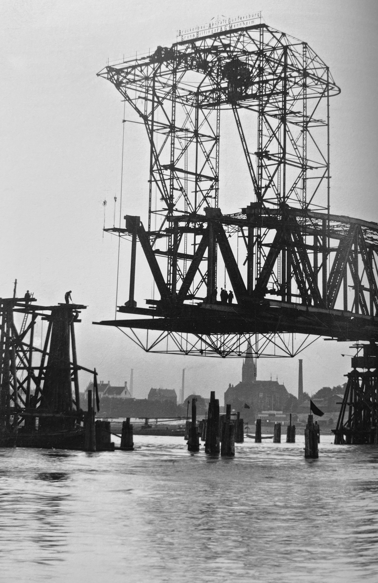 Eröffnung der Ruhrorter-Homberger Rheinbrücke