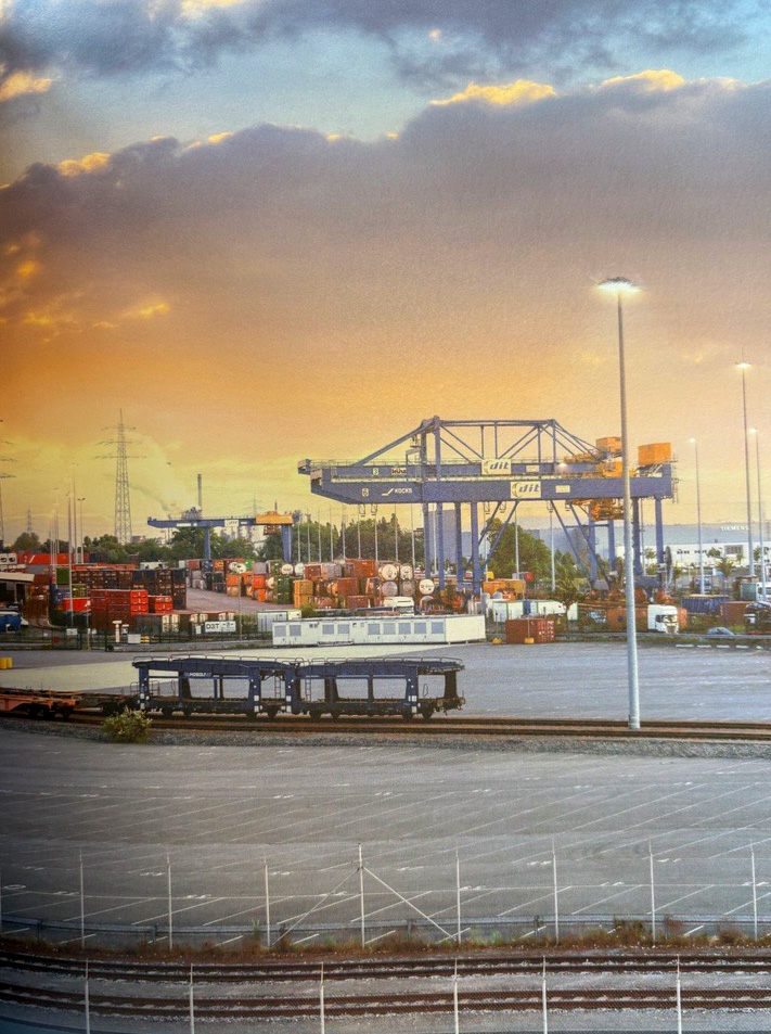 Eröffnung des trimodalen Containerterminals DIT